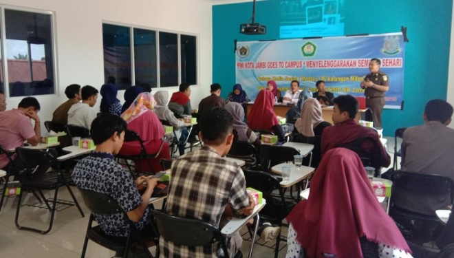 PWI Kota Jambi Goes To Campus. Foto : Ist