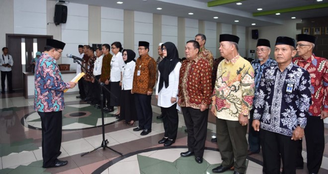 Komda Lansia Provinsi Jambi melakukan pengukuhan pengurus Komda Lansia Kota Jambi di ruang pola kantor Walikota Jambi (22/2). Foto : Ist