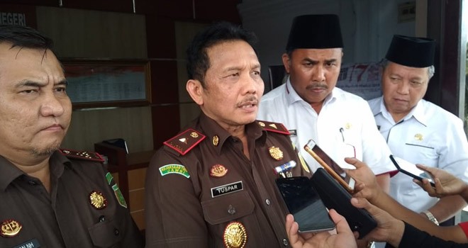 Wawancara Wakil kejaksaan tinggi (Wakajati) Jambi, Yuspar, saat Kunjungan kerja ke Kejari Sarolangun, Rabu (20/2). Foto : Hadinata / Jambiupdate