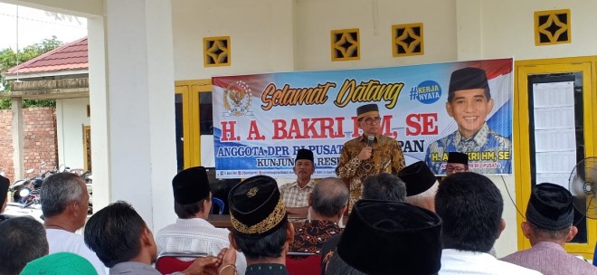 Reses ke Tangkit Baru, H Bakri Dicurhati Warga Soal Masalah Infrastruktur. Foto : Ist