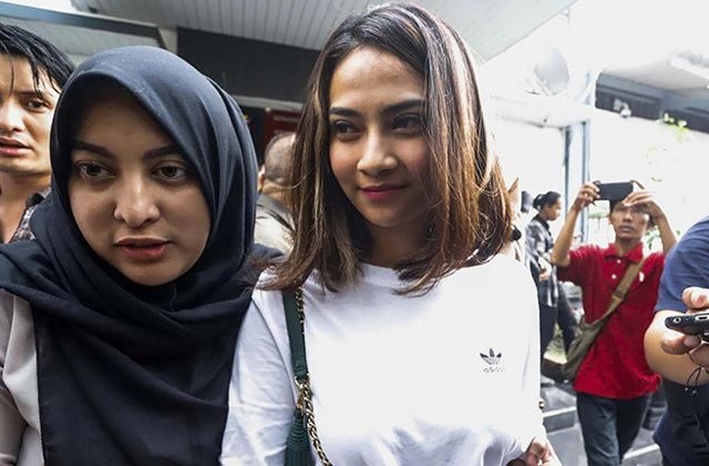 Berat badan Vanessa Angel disebut hanya 35 kg. Vanessa alami stres sehingga maag nya kambuh karena memikirkan kasus prostitusi online yang menjeratnya. (Zaim Armies/Jawa Pos)