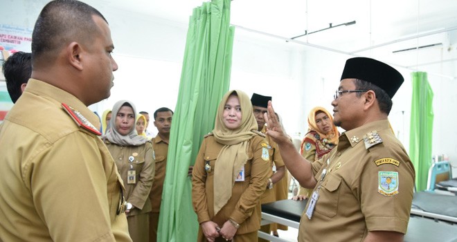 Wakil Walikota Maulana Jambi saat melihat langusung kondisi RS Abdurrahman Sayoeti beberapa waktu lalu. RS tersebut belum bisa melakukan kerjasama dengan BPJS Kesehatan. Foto : Ist For Jambiupdate