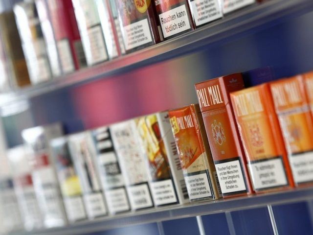 Seorang pria Malaysia telah dijatuhi hukuman lima tahun penjara karena menyelundupkan lebih dari 6 juta batang rokok ke Australia (Reuters)