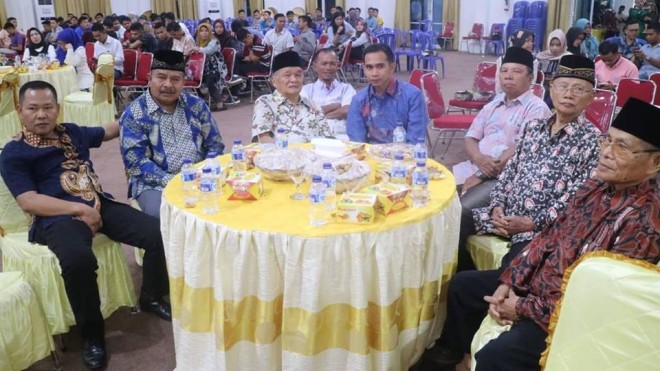 Dipo Nurhadi Ilham bersama sejumlah tokoh sepuh Kerinci. Foto : Ist