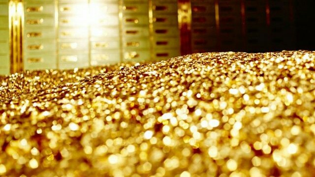 Insiden mengerikan itu terjadi di tambang emas ilegal skala kecil. Mereka bersusah payah demi mencari nafkah bagi keluarganya (Mining)