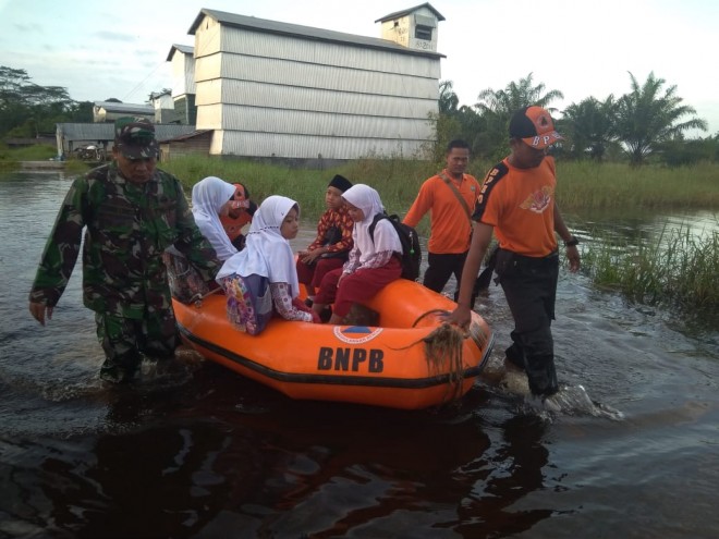 Waspada Banjir, Dandim 0419/Tanjab Himbau Masyarakat Hubungi Segera Babinsa. Foto : Ist