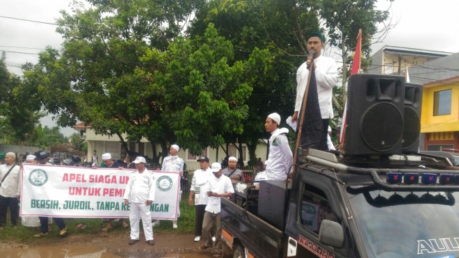 Ratusan masa yang tergabung dalam aliansi masyarakat peduli pemilu untuk netralitas, bersih dan adil (Amppun Bedil) (1/3) FOTO aiz/ jambiupdate