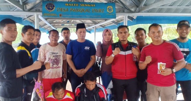 Dua tersangka usai diamankan di Desa Pangkal Duri, Kecamatan Mendahara, Kabupaten Tanjab Timur, Jumat (1/3). Foto : Maulana / Jambiupdate