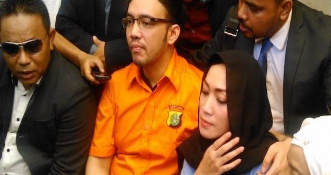 Sandy Tumiwa diamankan karena penyalahgunaan narkoba, pada Jumat (1/3). Foto : Jawapos