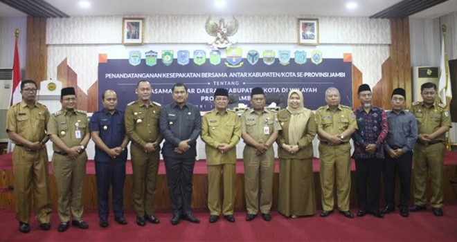 Foto bersama Gubernur Jambi dan Bupati. Foto : Ist