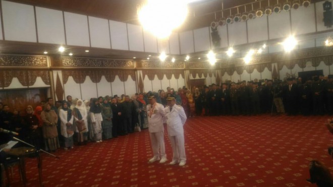 Pasangan Adirozal-Ami Taher, pemenang Pilkada Kerinci 2018 lalu, hari ini (4/3), resmi dilantik menjadi Bupati dan Wakil Bupati Kerinci periode 2019-2024.