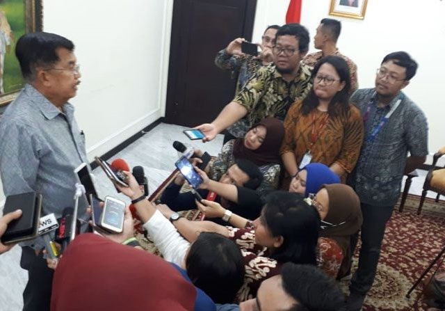 Wapres Jusuf Kalla memberikan penjelasan kepada wartawan di Kantor Wakil Presiden Jl Merdeka Utara Jakarta Pusat (5/3). (Humas Setwapres)