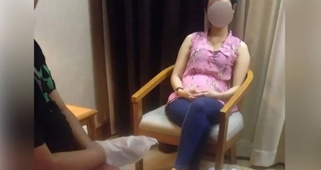 Perempuan yang ikut diamankan saat pengrebekan Andi Arif. Foto : Ist