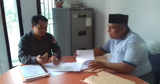 Perwakilan ke-7 Caleg Sarolangun mengajukan berkas gugatan ke Bawaslu. Foto : Hadinata / Jambiupdate