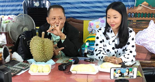 Kansita, si anak penjual durian cari jodoh. Foto : Coconuts
