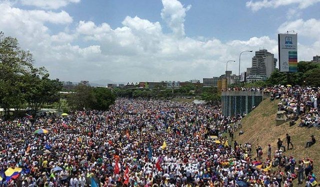 Saat ini kondisi Venezuela sedang krisis parah baik ekonomi maupun politik (Nelson)