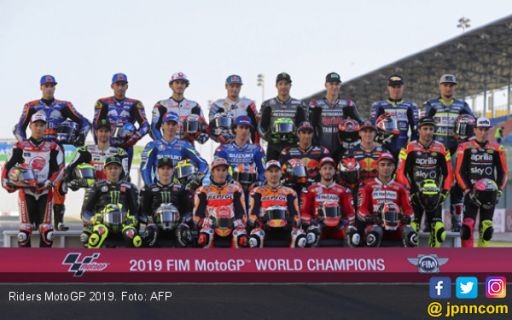 Tambahan keterangan foto: Pembalap MotoGP 2019 (atas, dari kiri) Miguel Oliveira, Hafizh Syahrin, Francesco Bagnaia, Jack Miller, Franco Morbidelli, Fabio Quartararo, Tito Rabat, Karel Abraham. (tengah, dari kiri) Takaaki Nakagami, Cal Crutchlow, Joan Mir, Alex Rins, Johann Zarco, Pol Espargaro, Andrea Iannone, Aleix Espargaro. (bawah, dari kiri) Valentino Rossi, Maverick Vinales, Marc Marquez, Jorge Lorenzo, Andrea Dovizioso, Danilo Petrucci. Foto: Karim Jaafar/AFP