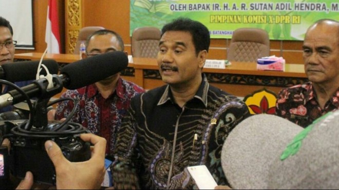 Sutan Adil Hendra 