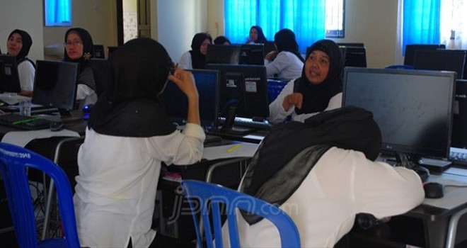 Para peserta tes PPPK. Foto : JPNN