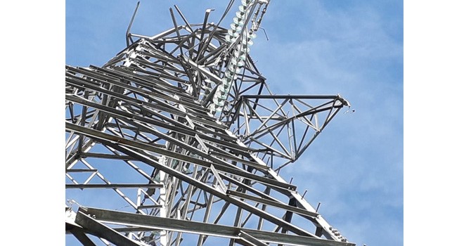 Tower SUTT Roboh. Foto : Gusnadi / Jambiupdate