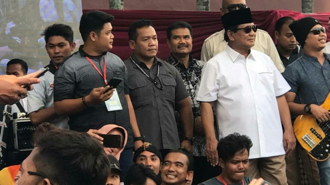 Prabowo Subianto, Sutan Adil Hendra dan Masyarakat. 