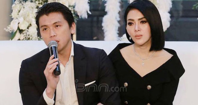 Reino Barack dan Syahrini. Foto : JPNN