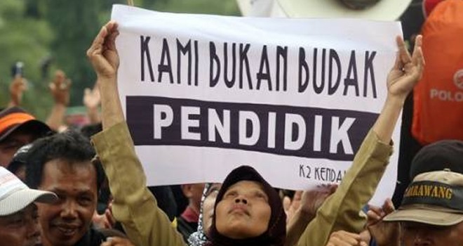 Massa honorer K2 menggelar aksi unju rasa menuntut diangkat menjadi CPNS. Ilustrasi Foto: dok.JPNN.com