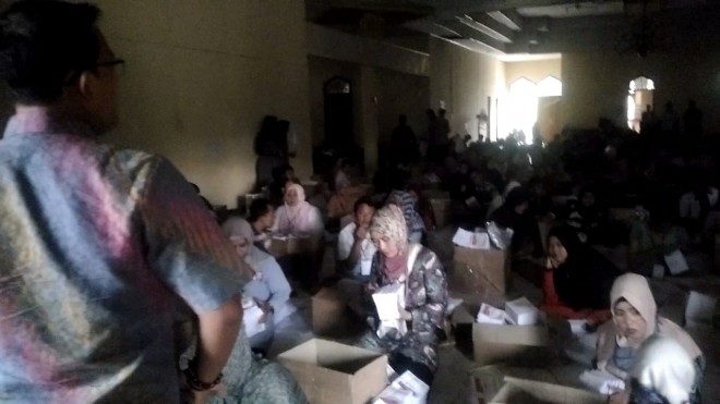 Pimpinan Bawaslu Provinsi Jambi saat Datangi Lokasi Pelipatan Surat Suara. Foto : Faizarman / Jambiupdate