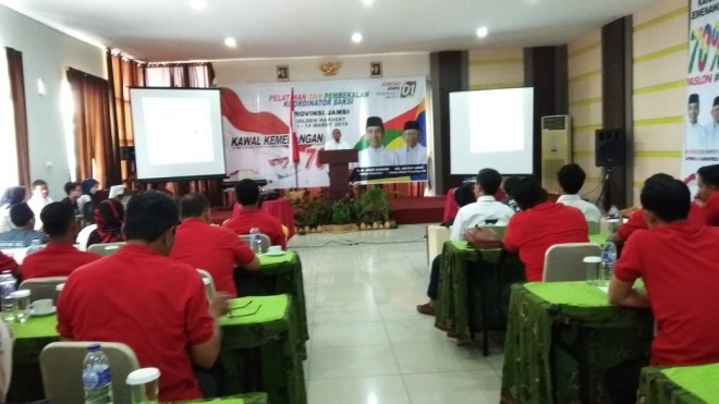 Pelatihan dan pembekalan terhadap koordinator saksi Provinsi Jambi, bertempat di Hotel Golden Harvest, Selasa (13/3). Foto : Safwan / Jambiupdate