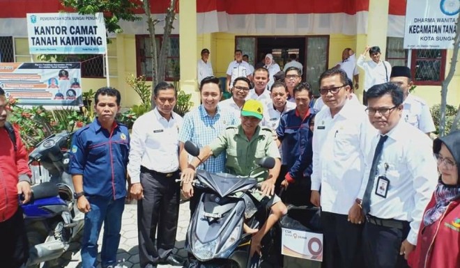 Pemkot Sungai Penuh Serahkan Bantuan CSR. Foto : Gusnadi / Jambiupdate