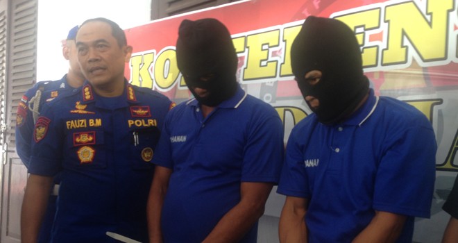 Dua tersangka yang diamankan oleh Dirpolairud Polda Jambi setelah terbukti mengkonsumsi narkoba jenis shabu. Foto : Ist