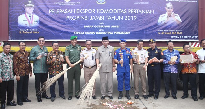 Sekda Lepas Ribuan Ton Ekspor Komoditas Pertanian Jambi Tahun 2019. Foto : Ist