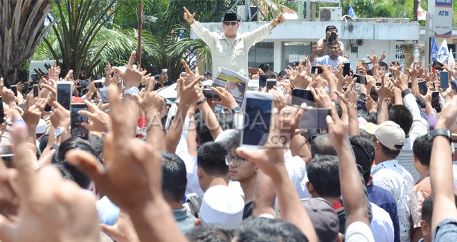 Kedatangan Capres Prabowo Subianto saat disambut Ribuan Masyarakat Jambi. Foto : M Ridwan / Jambi Ekspres