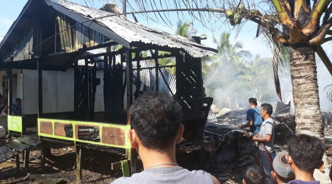 Satu Rumah di Sadu Hangus Terbakar. Foto : Ist