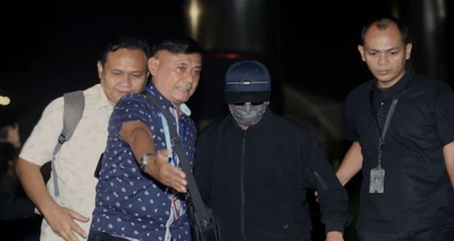 Ketua Umum PPP Romahurmuziy atau Rommy saat tiba di gedung KPK Foto : Jawapos