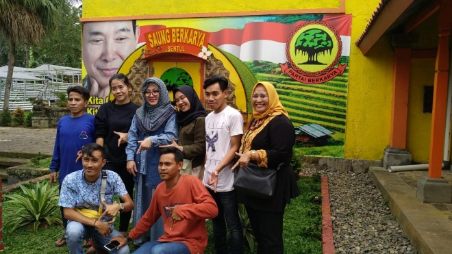 Saung Berkarya di Hambalang, Kabupaten Bogor. 