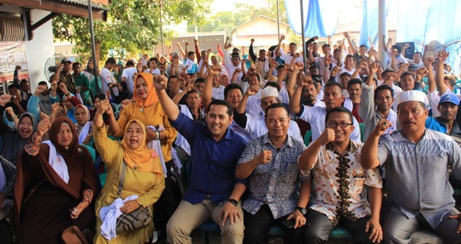 M Sykur bersama Tim Relawan. Foto : Ist