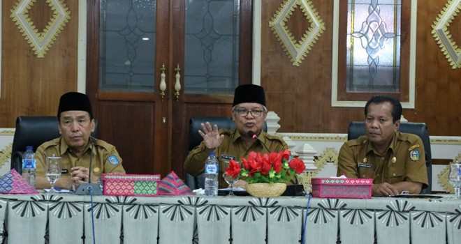 Wabup saat membuka rapat evaluasi Kades. Foto : Gusnadi / Jambiupdate