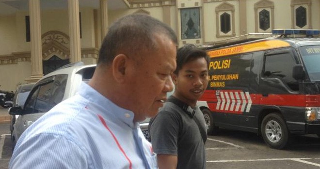  Syamsul Anwar, salah satu anggota DPRD Provinsi Jambi yang diperiksa oleh penyidik KPK, Selasa (19/3). Foto : Rudy Saputra / Jambiupdate