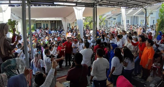 Edi Purwanto Bersama Ribuan Relawan Milenial dan Perempuan Lintas Etnis Kampanyekan Jokowi-Maaruf. Foto : Ist