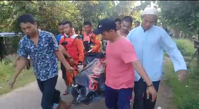  Basarnas Provinsi Jambi akhirnya berhasil menemukan Zakaria (50) Warga Desa Jelutih, Kecamatan Bathin XXIV, sekitar pukul 07.00 Wib Rabu (20/3).