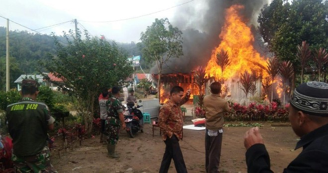 Satu Unit Rumah Makan Terbakar di Jangkat. Foto : Wiwin / Jambiupdate