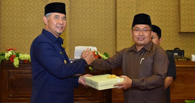 Walikota Jambi, Syarif Fasha bersama Wakil Ketua DPRD Kota Jambi Putra Absor Hasibuan. Foto Ist