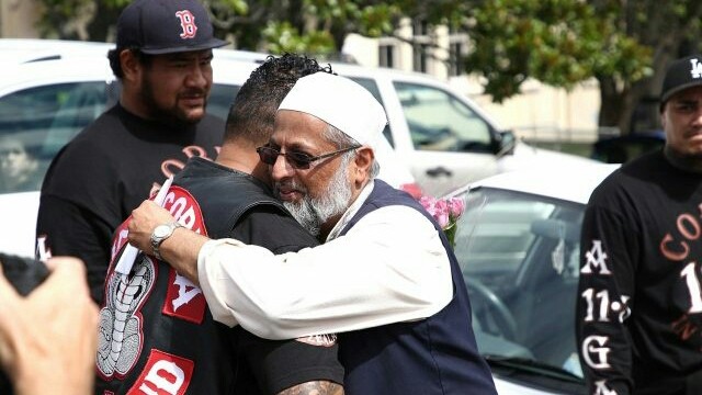 Geng motor atau klub-klub motor di Selandia Baru mengatakan, mereka rela menjaga seluruh masjid di Selandia Baru dalam peringatan satu minggu pascaaksi teror di dua masjid di Christchurch (Evening Standard)