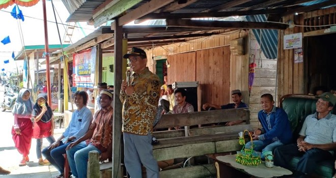 Anggota DPR RI Dapil Jambi, H Bakri saat berkunjung ke Mendahara Ilir. Foto : Ist