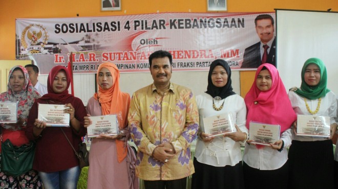 Sutan Adil Hendra 