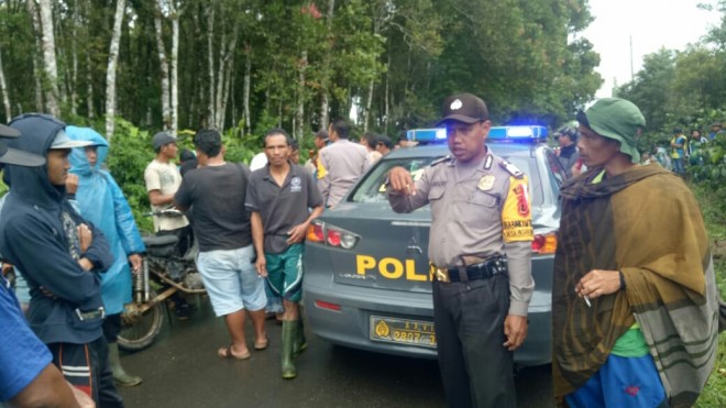 Kapolsek Masurai, IPTU Sitepu saat berada di lokasi.  Foto/wwn. 