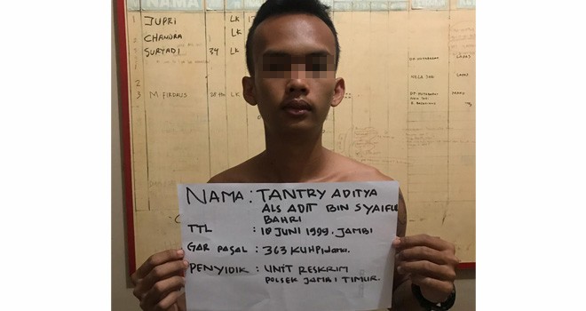 Tersangka pencuri HP, Tantry Aditya alias Adit diamankan di Polsek Jambi Timur. Foto : Ist
