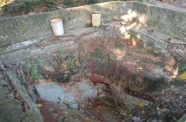 Sumur di Kampung Monggak sudah mengering. (Bobi Bani/JawaPos.com)