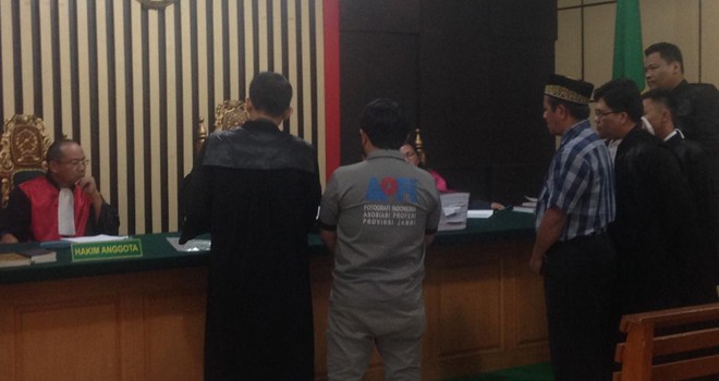  Sidang kasus Operasi Tangkap Tangan (OTT) penerimaan Calon Pegawai Negeri Sipil (CPNS) Kabupaten Muaro Jambi digelar, Rabu (27/3) di Pengadilan Tipikor Jambi. Foto : Ist